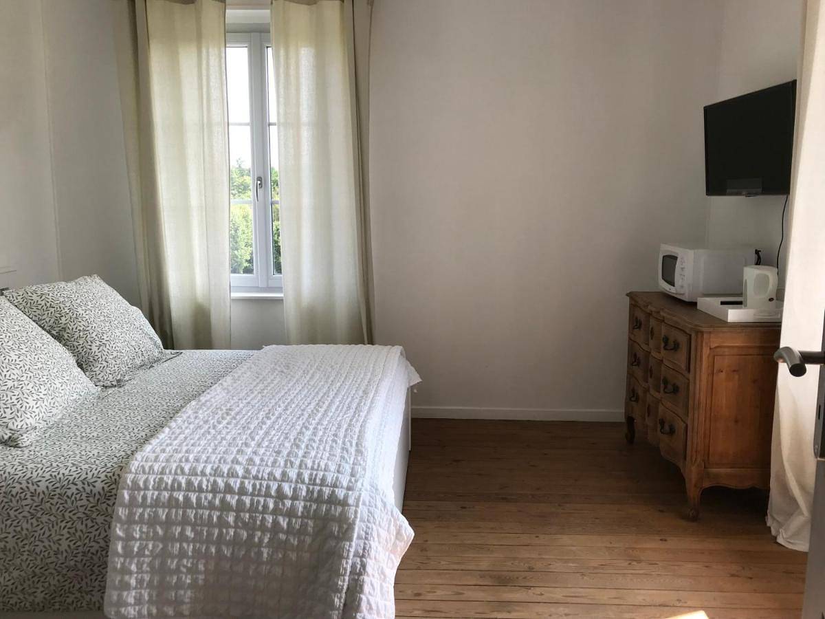 Double Room with Private Bathroom in Sainte-Marguerite-des-Loges, Livarot-Pays-d'Auge