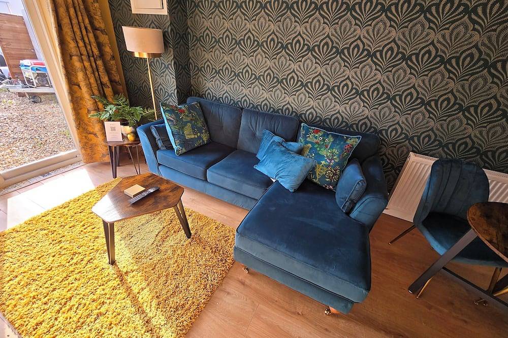 Fully Furnished annexe with a comfy living room, double bedroom and en-suite in Suffolk