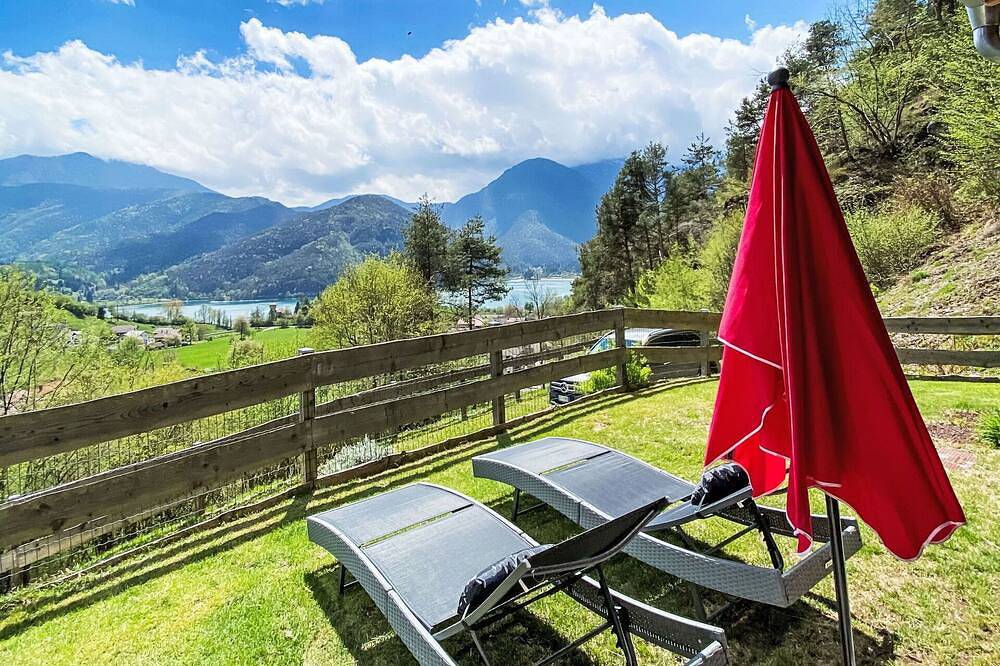 Mooi vrijstaand vakantiehuis voor 3 personen met Wifi, Tv, patio, parking en huisdieren toegestaan in Mezzolago, Ledro