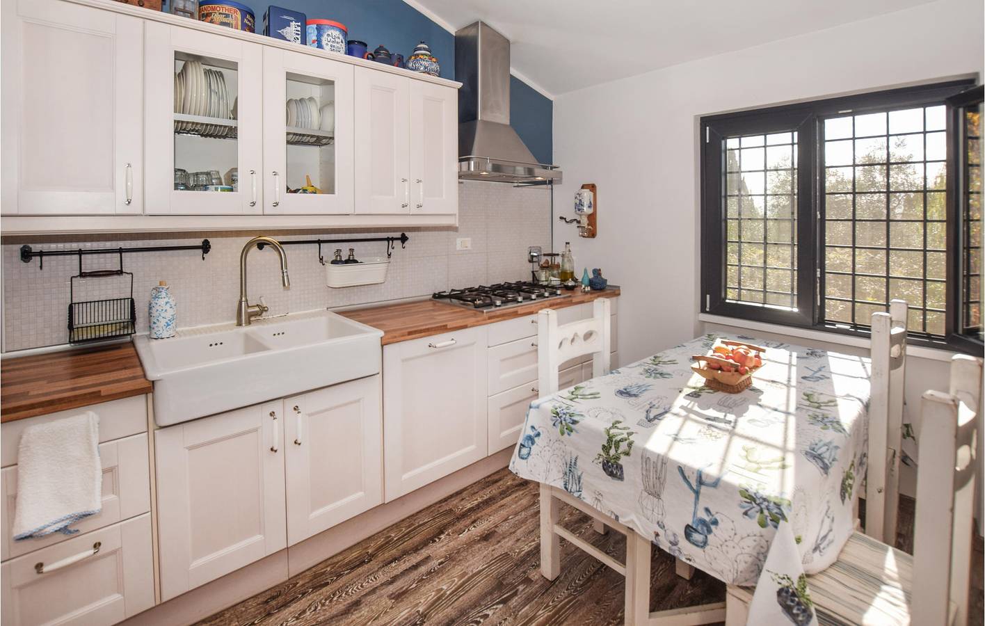 Luxuriöse 2-Zimmer-Wohnung mit WLAN, Klimaanlage, Parkplatz, Terrasse und Küche in Sutri, Viterbo Provinz