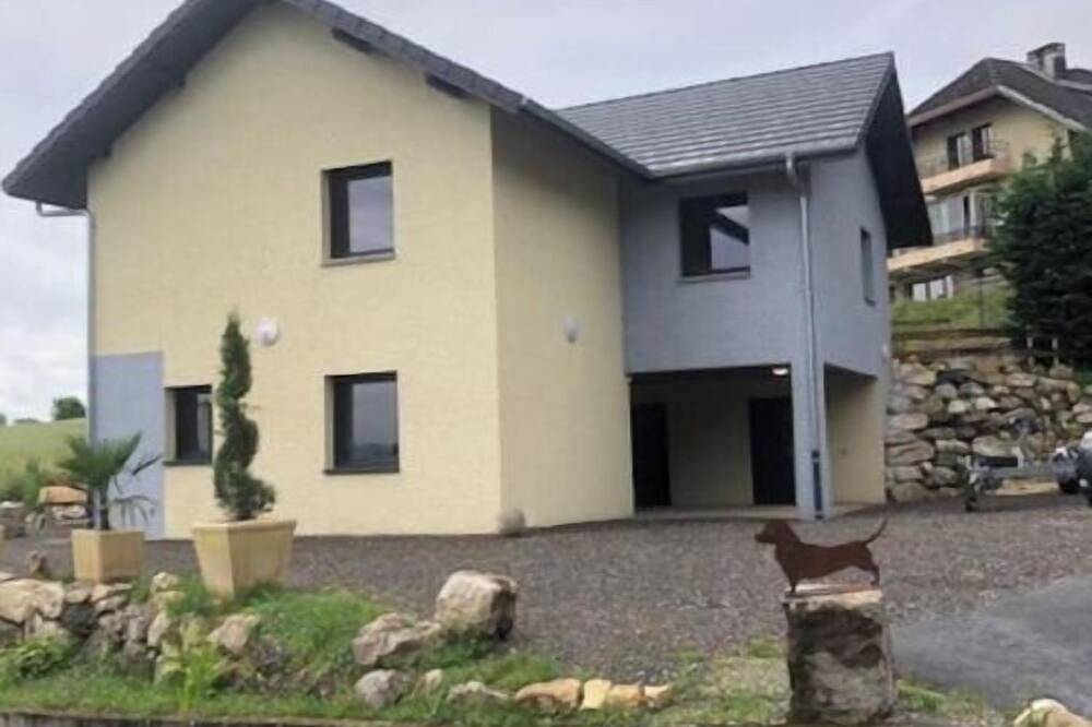 Appartement entier, Appartement 102 m2 Tuamotu :5 chambres/suites, salle de repas. Le Bourget Du Lac in Le Bourget-du-Lac, Région de Chambéry