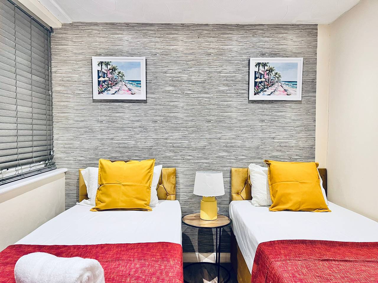 House - Sleeps 10 - Parking - Garden in Kent