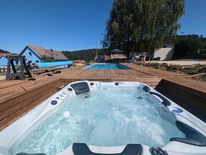 Gîte pour 7 personnes, avec jardin ainsi que jacuzzi et piscine, animaux acceptés à Hérimoncourt