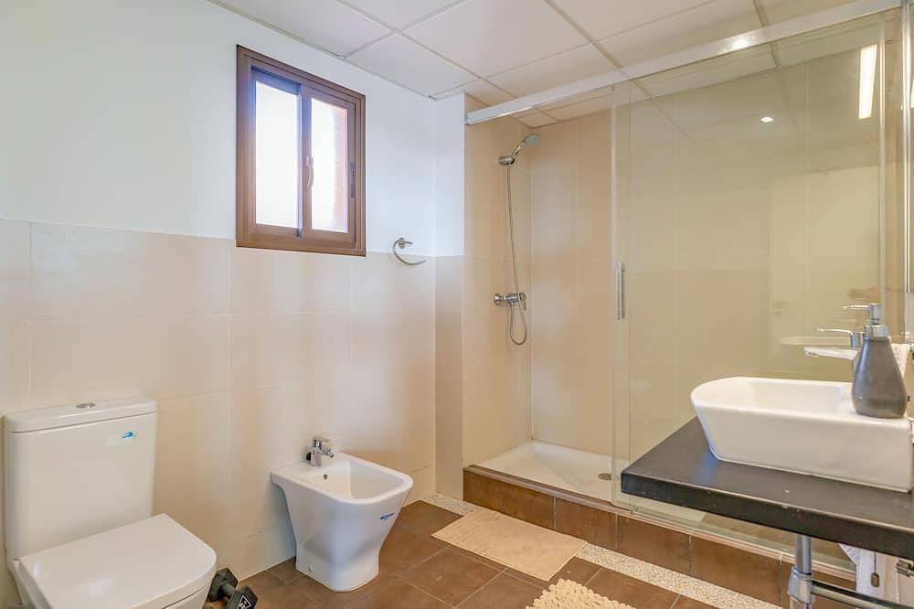 Apartamento entero, Awesome apartment in Casares with swimming pool in Playa Ancha, Casares