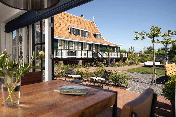 Location de vacances pour 2 personnes, avec Terrasse ainsi que Jardin et Vue dans Wormer
