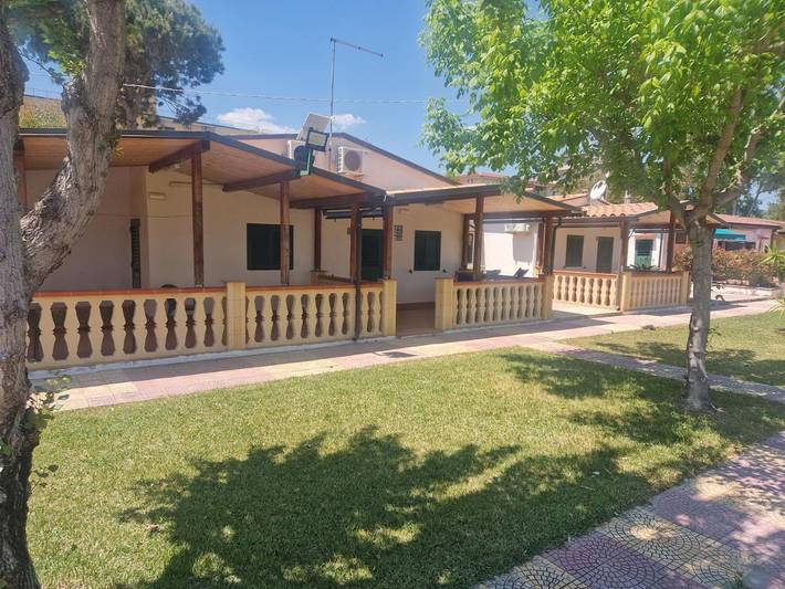Ferienwohnung für 2 Personen, mit Terrasse und Garten sowie Ausblick in Santa Caterina dello Ionio