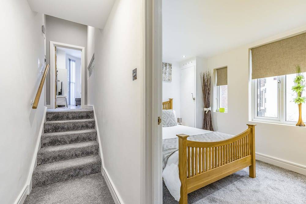 Entire apartment, Modern, Close to beach, shops and restaurants, free wi fi, Sleeps 5, in Southsea, Portsmouth