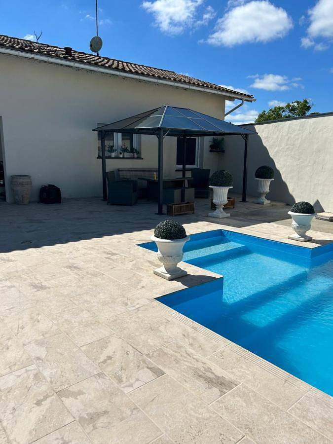 Gîte pour 6 personnes, avec piscine et terrasse dans Mouscardès
