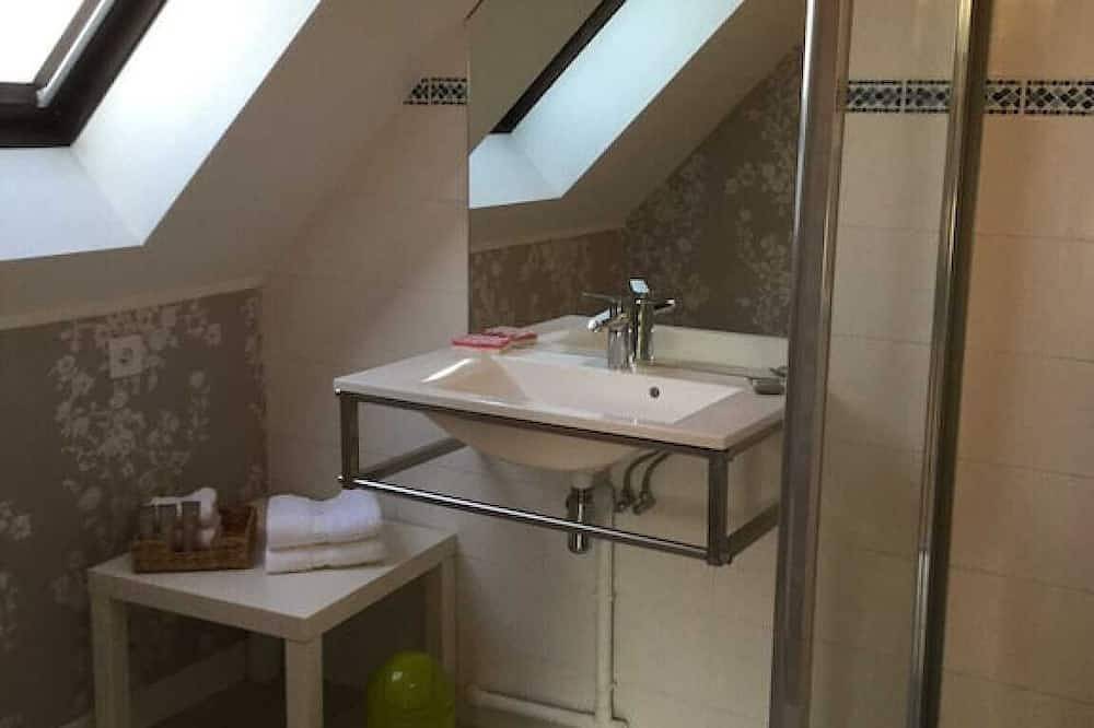 Propriété Location Meublée Réductions Pour longue duree in Les Clayes-sous-Bois, Yvelines