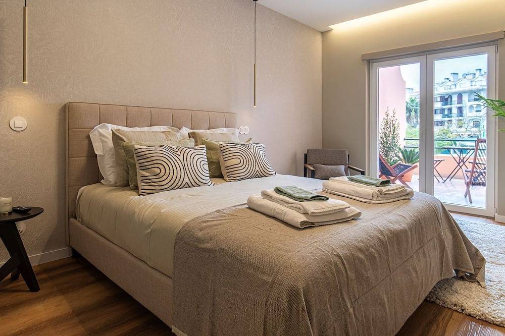 Ganze Wohnung, Deluxe 2Bdr Apartment in Carcavelos by Lovelystay in Carcavelos e Parede, Costa de Lisboa