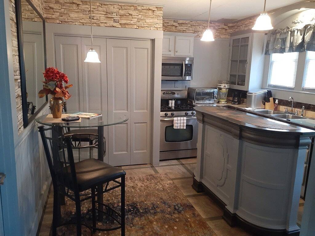 Ganze Wohnung, Alpenrose #2 Jacuzzi City Bar in New Albany, Indiana