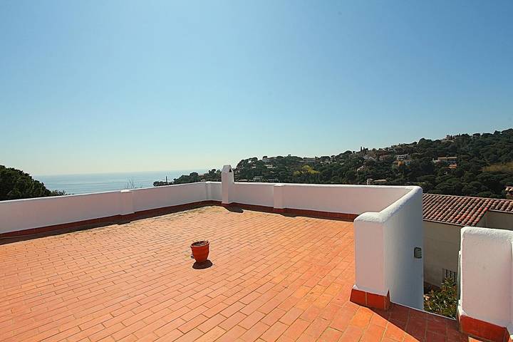 Casa rural para 8 personas, con vistas al mar además de jardín y terraza, Se admiten mascotas en Canyelles - 4