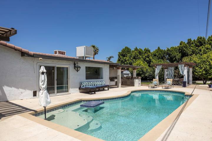 Vacation house for 6 people, with terrace and yard, with pets in Palm Springs