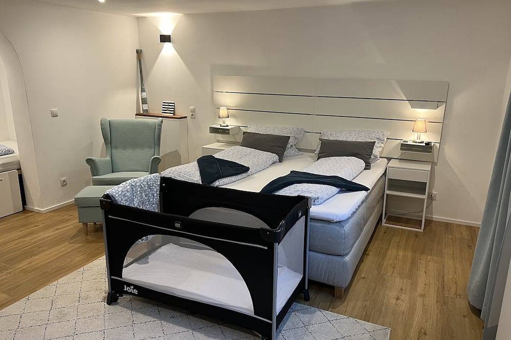 Ganze Wohnung, Dock 8 Strande: Nur 50 Meter bis zum Sandstrand und der Promenade in Kieler Förde, Strande