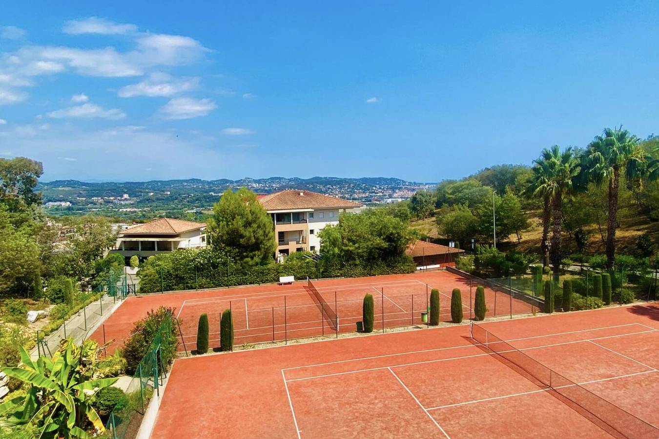 Ganze Ferienwohnung, Ferienwohnung für 3 Personen mit Pool in Mandelieu-la-Napoule, Massif de l'Esterel