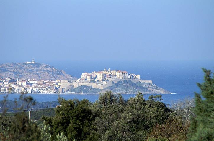 Gîte pour 6 personnes, avec balcon et jardin à Calenzana - 4