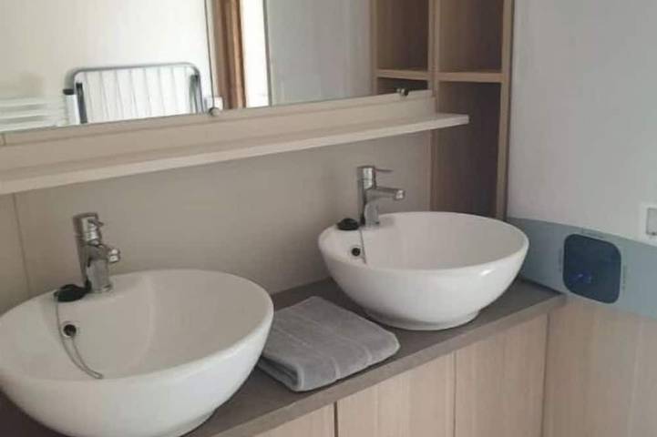 Gîte pour 6 personnes, avec terrasse à Le Guerno - 4