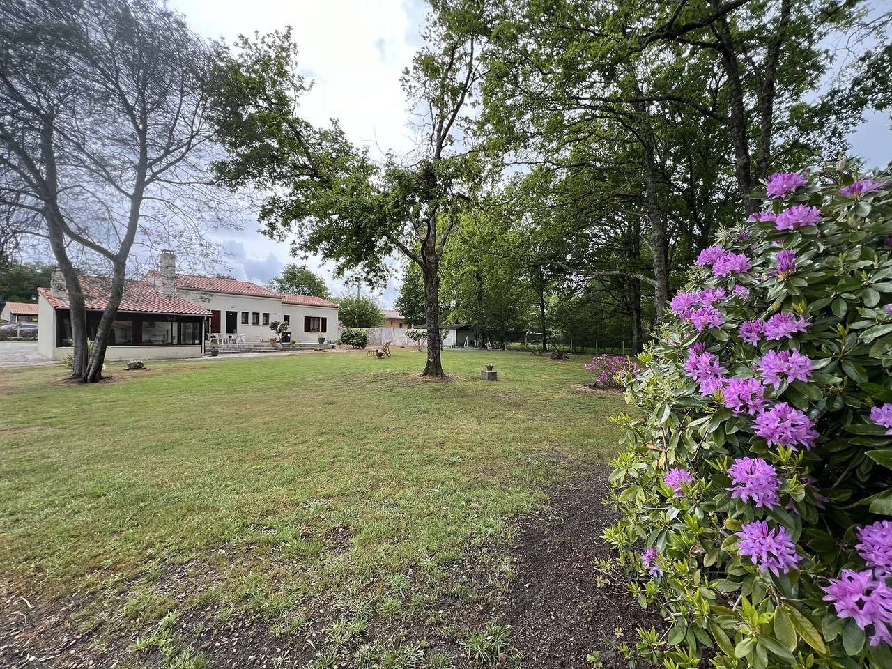 Superbe maison avec son grand parc verdoyant in Saint-Vivien-de-Médoc, Région de Lesparre-Médoc