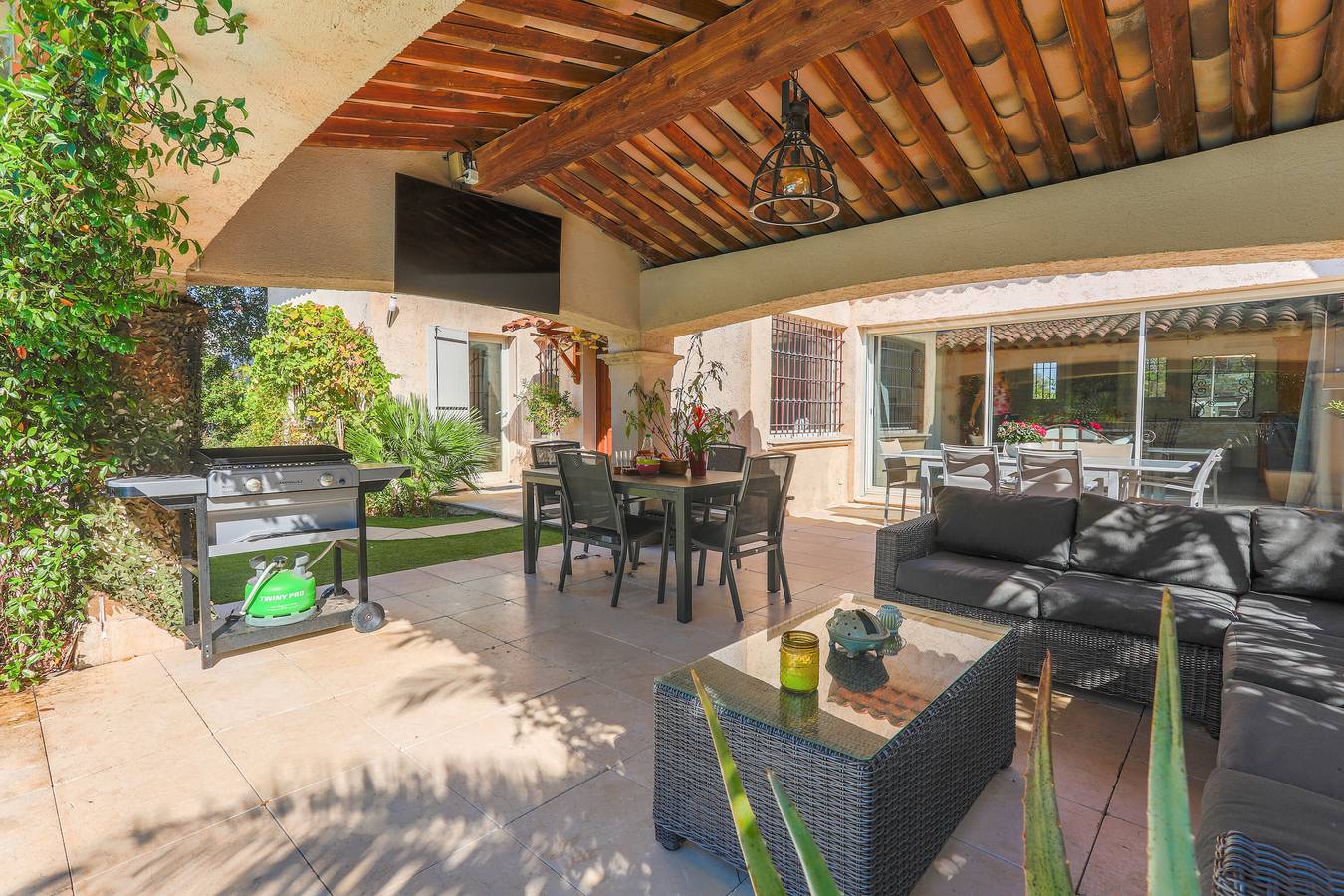 Complete Villa Au Clos Provençal with sea view, Wi-Fi and air conditioning in Saint-Aygulf, Fréjus