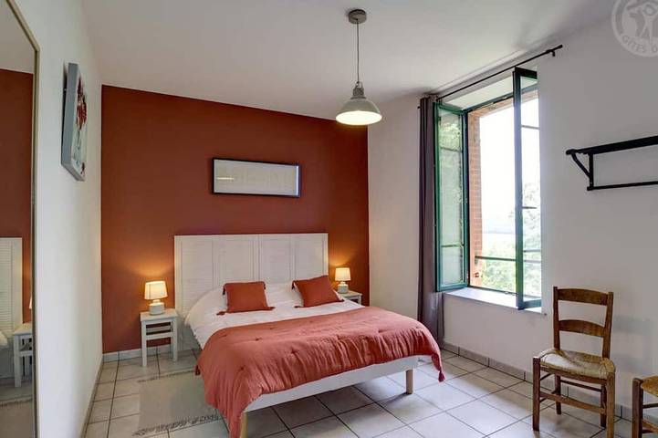 Gîte pour 6 personnes, avec jardin ainsi que sauna et piscine dans Saint-Just-la-Pendue - 3