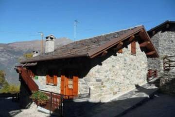 Gîte pour 6 personnes, avec jardin dans Bellecombe