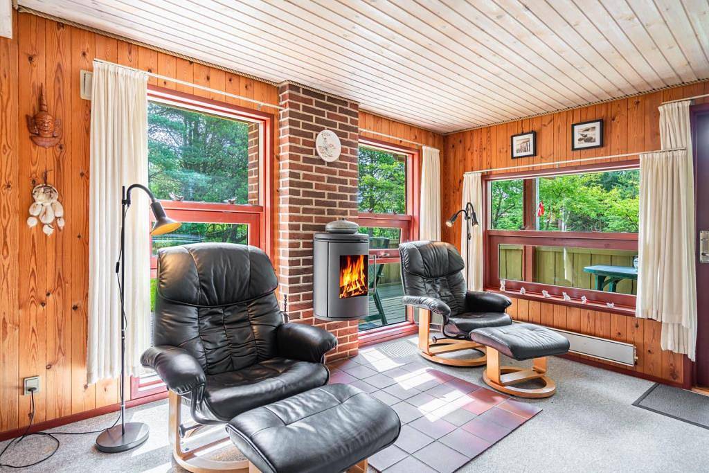 Gemütliches Ferienhaus mit Sauna und Kaminogen auf einem Naturgrundstück in Nørre Nebel, Varde