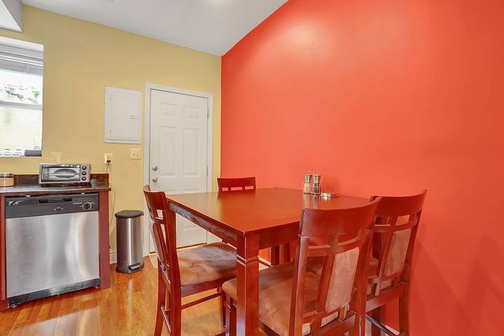 Vacation rental for 6 people, with terrace and hot tub, with pets in Baltimore