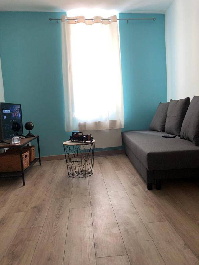 Appartement entier, One-Bedroom Apartment in Pierrelatte, Région de nyons