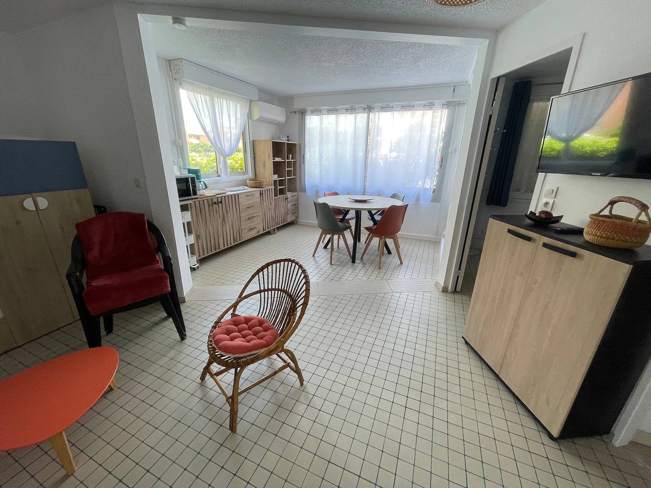 Entire apartment, **Gruissan - Ground Floor - Near Grazel Beach (150m) - Sleeps 4/5 - Secure Parking** in Gruissan (Ville), Gruissan
