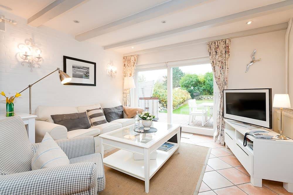 Ganze Wohnung, Komfortable Ferienwohnung mit Terrasse und Garten in Wenningstedt in Wenningstedt, Sylt