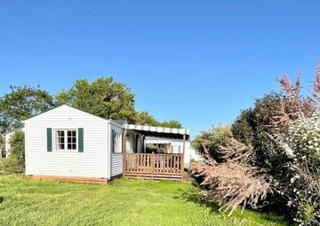 Camping pour 4 personnes, avec jardin et bassin pour enfant ainsi que jacuzzi et piscine à Talmont-Saint-Hilaire