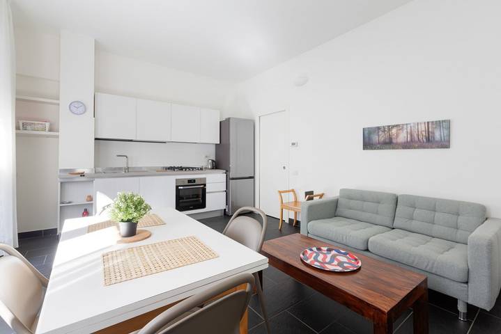Appartement entier, Appartement de vacances pour 2 personnes avec balcon/terrasse in Giambellino-Lorenteggio, Milan
