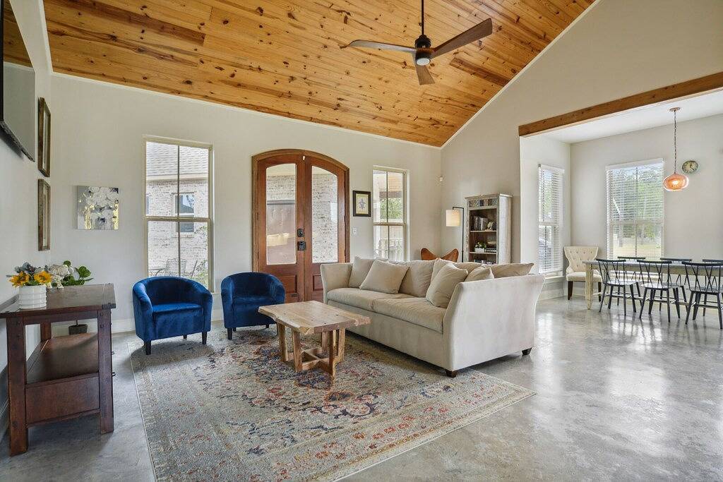 Gorgeous newer 3/2 home w/ Louisiana style & charm in Baton Rouge, East Baton Rouge Parish