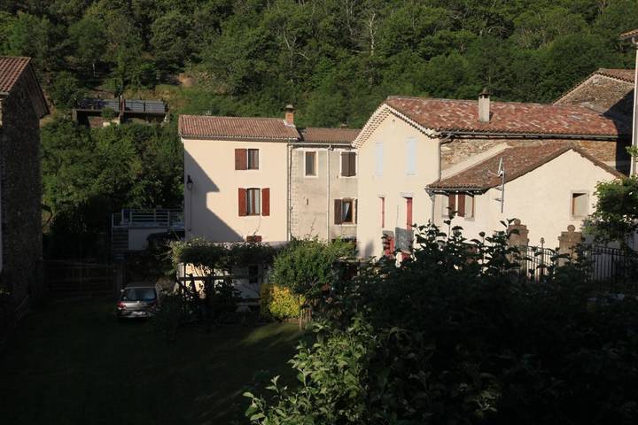 Location de vacances pour 6 personnes, avec terrasse et jardin à Les Plantiers - 3