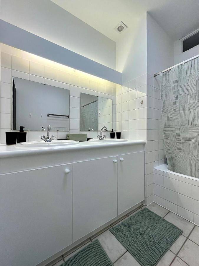 Location de vacances pour 10 personnes, avec vue et jardin à Chaponost - 2