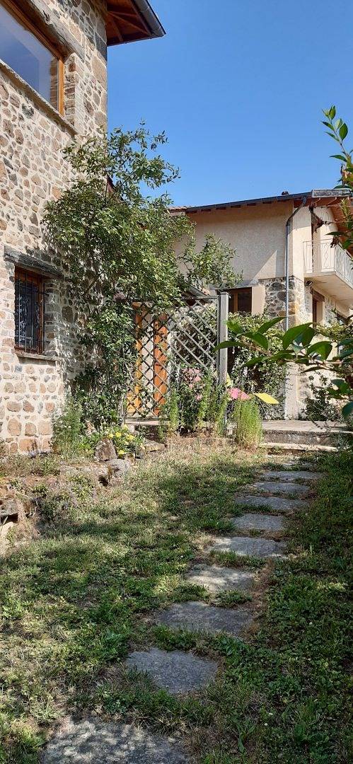 Gîte pour 2 personnes, avec jardin dans Rhône - 3