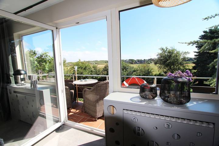 Ganze Wohnung, Frisch renoviertes Einzimmer-Appartement mit Süd-Balkon und Blick in die Wiesen in Nordfriesische Inseln (Schleswig-Holstein) (Schleswig-Holstein), Wenningstedt