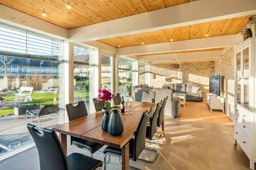 Ferienhaus für 8 Personen, mit Sauna und Terrasse sowie Garten und Whirlpool an der Ostsee