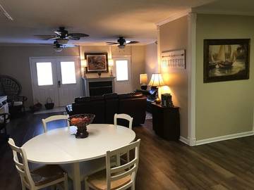 Bed And Breakfast for 4 Guests in Blue Ridge Mountains, Tennessee, Picture 3