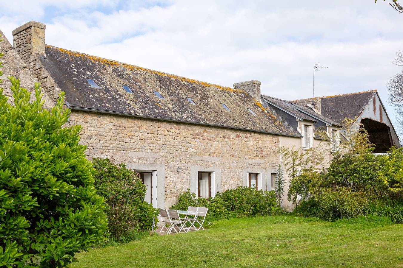 Maison 'Hortensias - Plage 5min En Voiture' avec Terrasse Privée et Jardin Privé in Plobannalec-Lesconil, Côte de Cornouaille