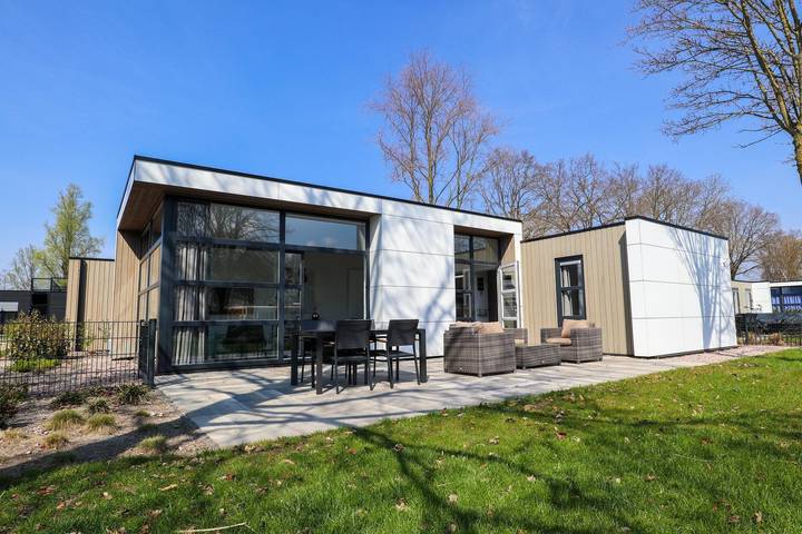 Ferienhaus für 4 Personen, mit Balkon/Terrasse und Terrasse sowie Garten