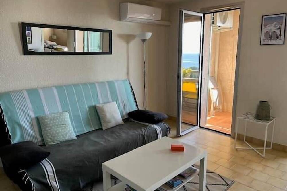 Entire apartment, Panoramic sea view Terrace Swimming pool Air conditioning Parking in Les Issambres, Roquebrune-sur-Argens