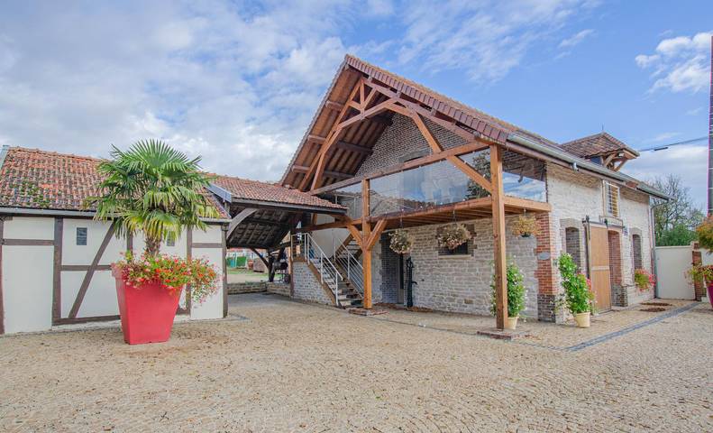 Gîte pour 6 personnes, avec terrasse dans Fontaine-les-Grès