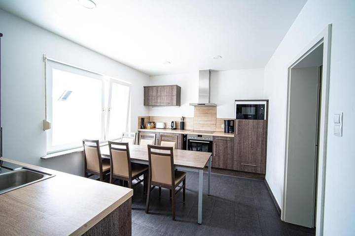 Ferienwohnung für 8 Personen, mit Terrasse und Garten sowie Sauna in Pulheim
