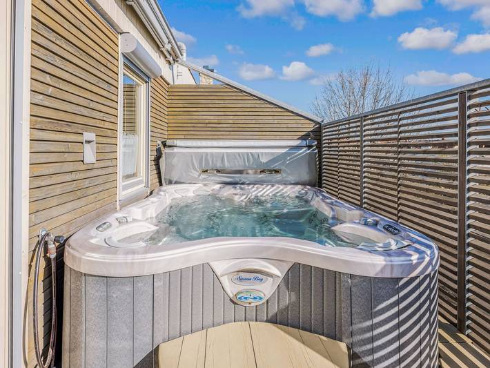 Ferienwohnung für 7 Personen, mit Balkon und Whirlpool sowie Sauna und Seeblick in Barth - 2