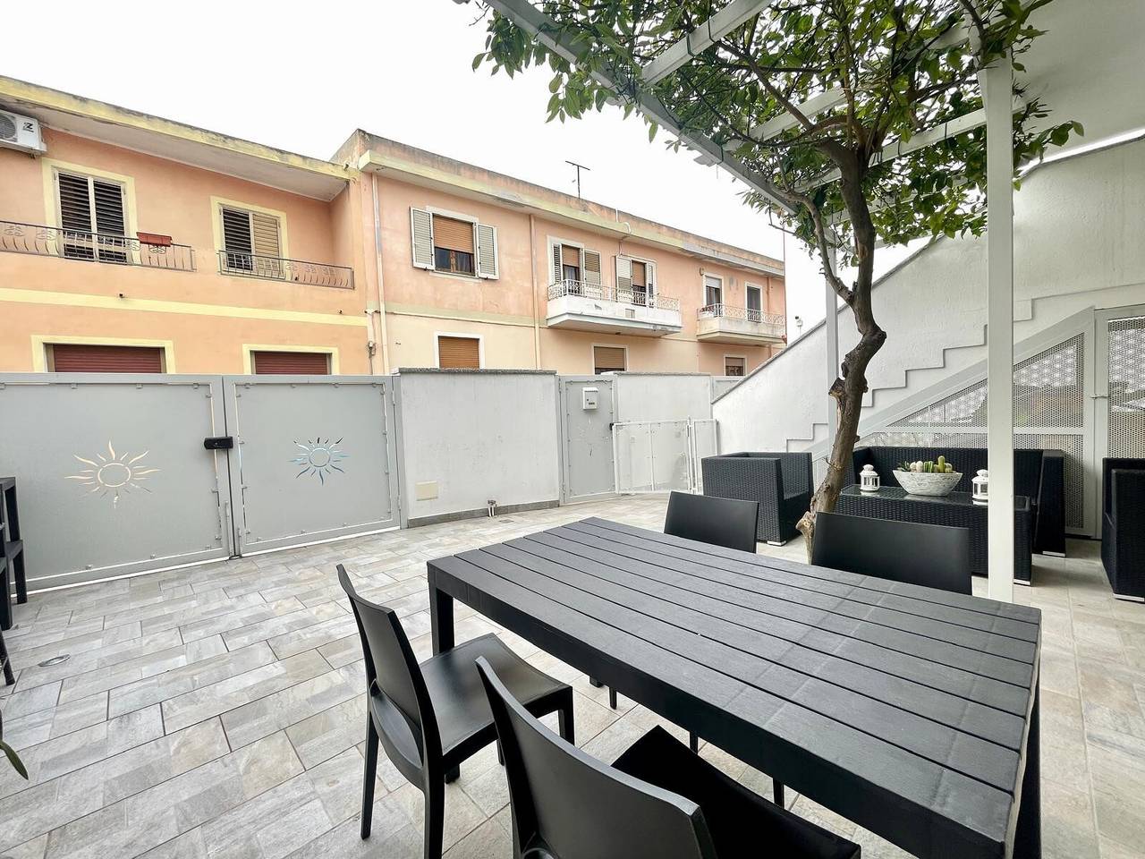 Appartement entier, Appartement 'La Casa dei Sognatori' avec Bbq, terrasse privée et Wi-Fi in Crabonaxa/Villasimius, Villasimius