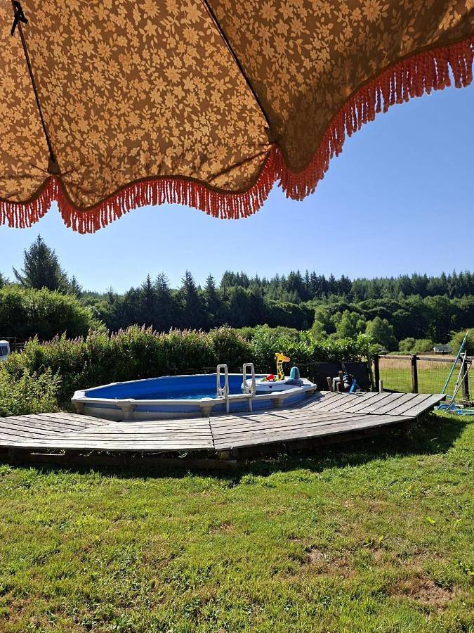 Location de vacances pour 5 personnes, avec vue et piscine à Sornac - 2