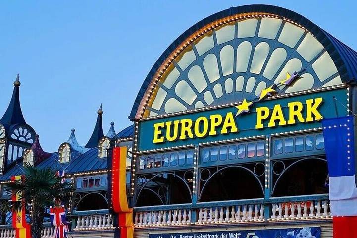 Location de vacances pour 6 personnes, avec terrasse et piscine à Boofzheim