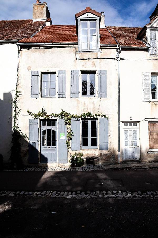 Maison de la fontaine in Flavigny-sur-Ozerain, Région de Montbard