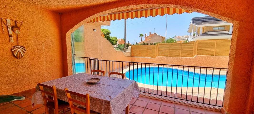 Location de vacances pour 6 personnes, avec piscine ainsi que terrasse et jardin à Calabardina - 2